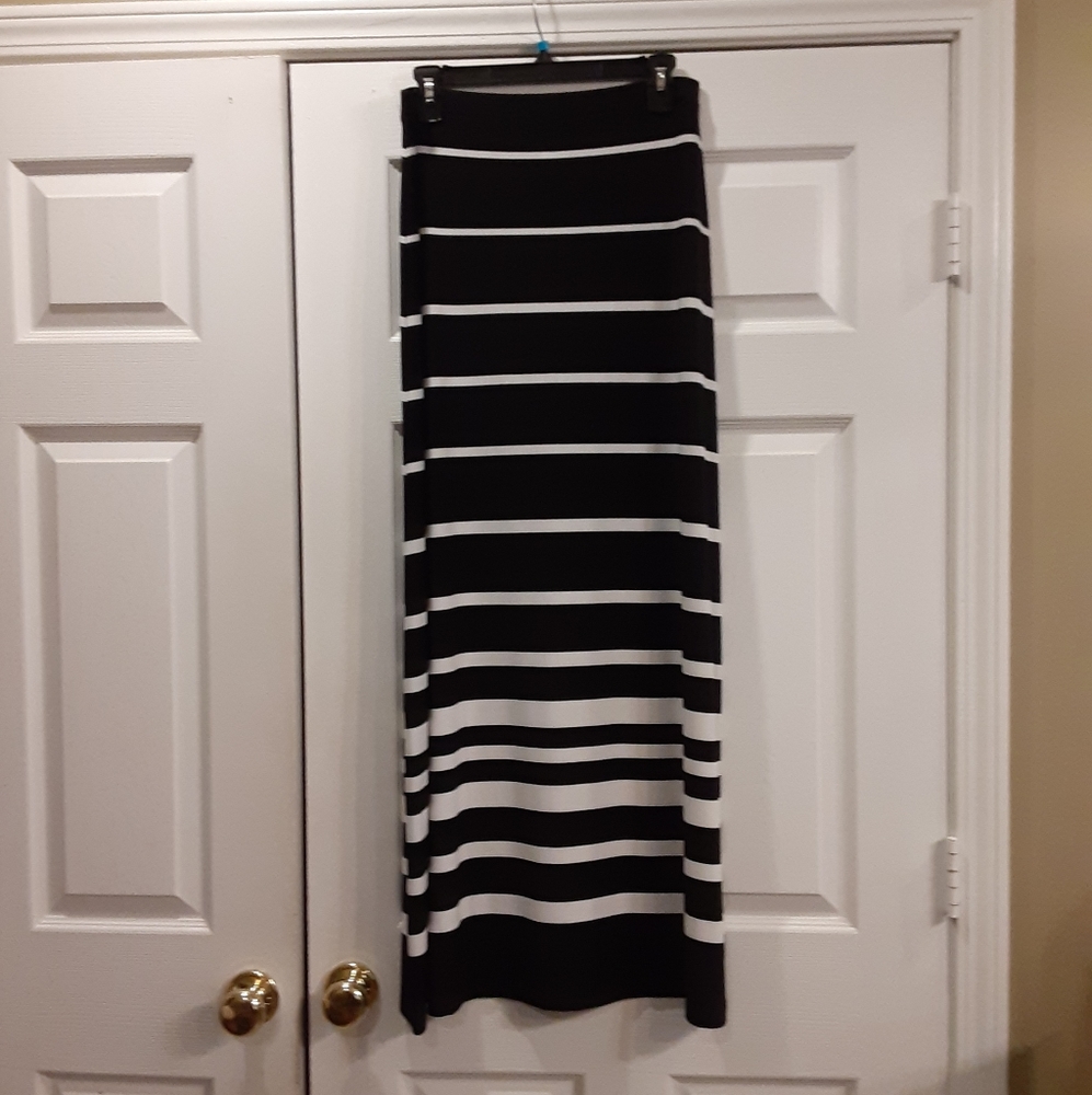 White House Black Market  Skirt Size S